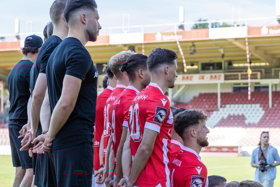 Energie Cottbus macht dieser Tage aus dem neuen Trikot ein Riesen-Geheimnis. (Archivbild)