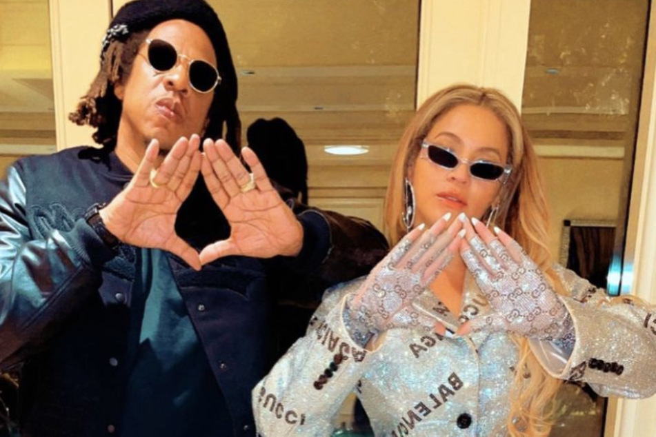 Beyoncé shared an adorable photo of her "proud family" with hubby Jay-Z (l.) on Instagram.