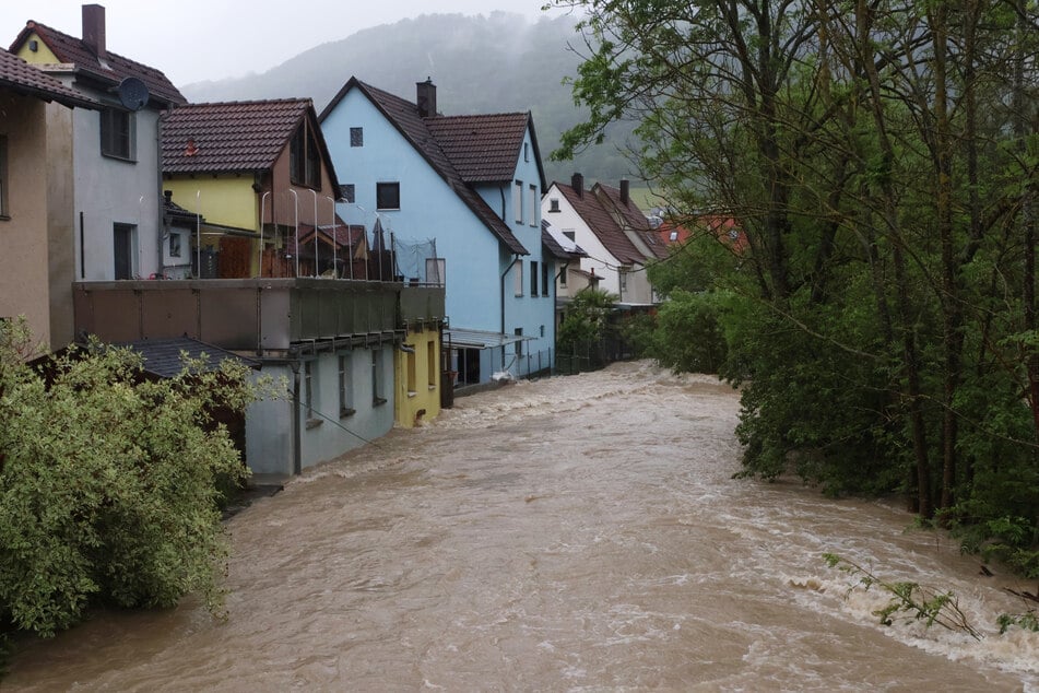 Die Fils trat im Kreis Göppingen über die Ufer. Keller liefen voll.