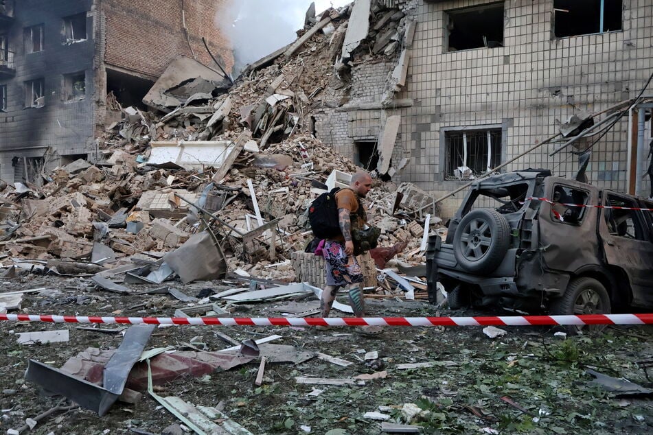 Nach einem der schwersten russischen Angriffe auf die ukrainische Hauptstadt ist die Zahl der Toten dort weiter gestiegen.