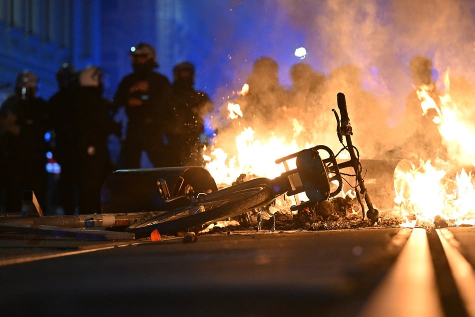 Linksextreme Randale in Leipzig - Sachsens Innenminister fordert eine klare Abgrenzung der politischen Linken von solchen Chaoten.