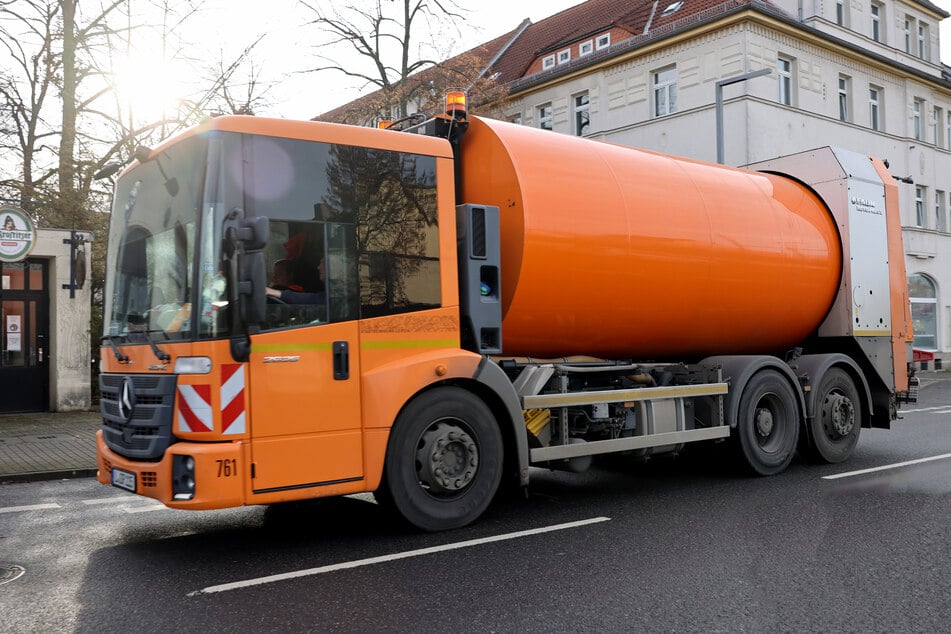 Ein Müllauto wie dieses soll in Leipzig bald auch den Straßenzustand erfassen und Schlaglöcher melden.