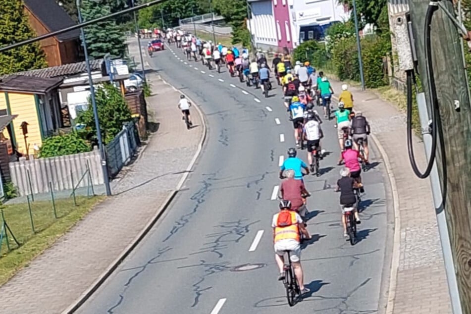 Rund 120 Radfahrer nahmen an dem Fahrradkorso am Sonntag teil.