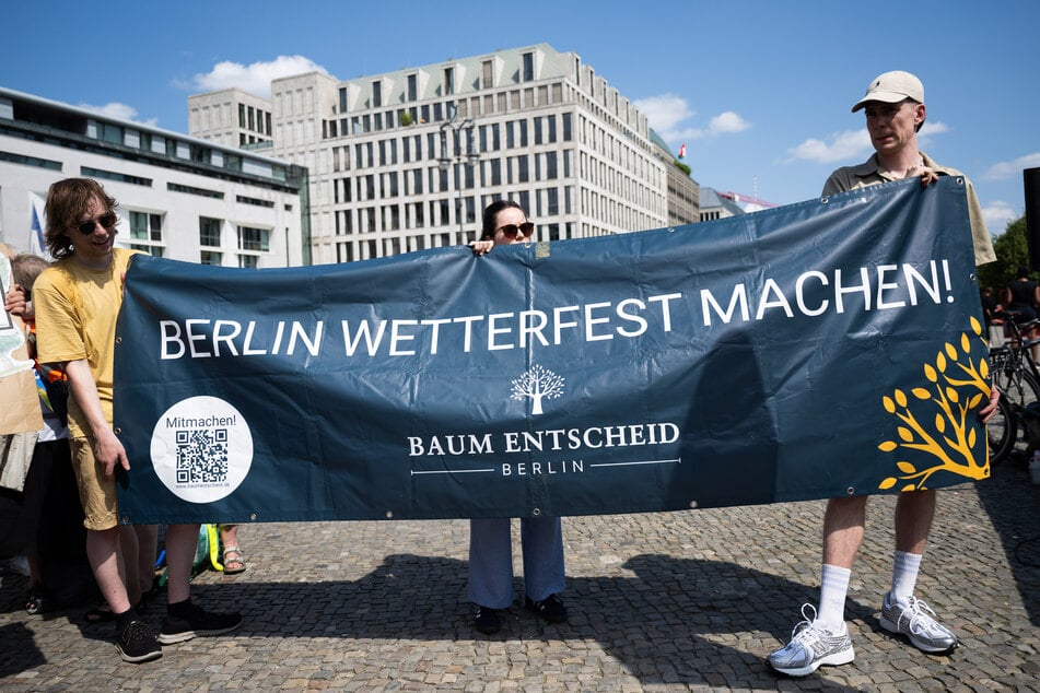 Die Initiative "BaumEntscheid" fordert mehr Bäume für Berlin.