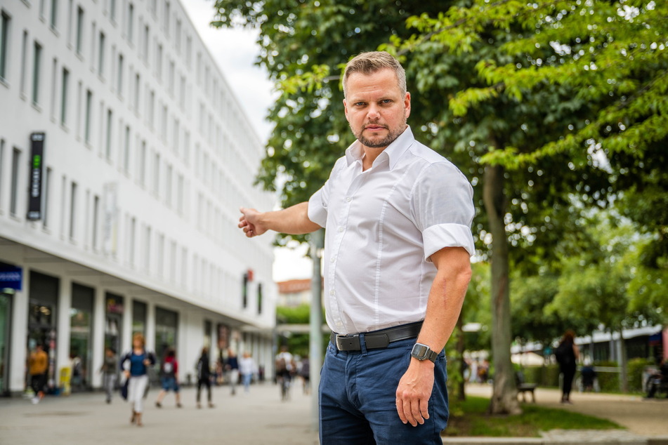 Polizist und CDU-Stadtrat Michael Specht (36) fordert eine gemeinsame Aktion von Beamten und Streetworkern gegen die Trinkerszene am Wall.