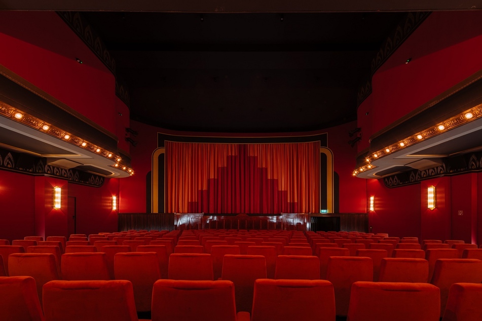 Das Passage ist ein wahres Urgestein der Hamburger Kinoszene und begeistert seine Gäste heute mit einem Kino im Art-Déco-Stil.