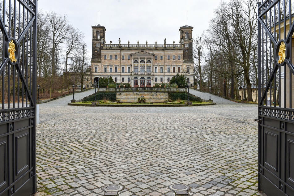 Schloss Albrechtsberg braucht und bekommt ein neues Dach.
