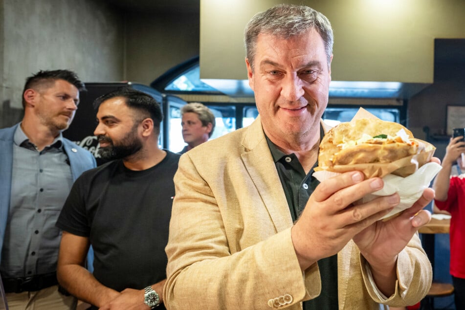 Döneressen mit Söder: CSU-Chef löst Versprechen ein!