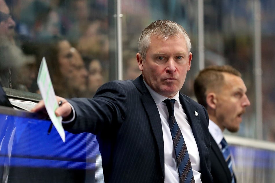 Eislöwen-Coach Niklas Sundblad (52) will heute punkten, um die Abstiegskonkurrenz auf Abstand zu halten.