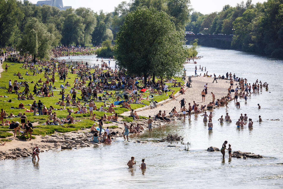 Die Temperaturen sinken in den nächsten Tagen zwar etwas, bleiben in Bayern allerdings auf einem sommerlichen Niveau.