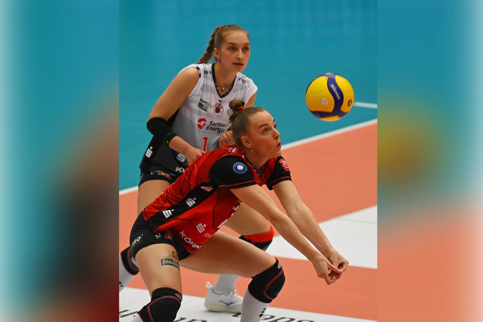 Auch in der kommenden Saison gehören Jette Kuipers und Patricia Nestler (h.) zum Annahmeriegel der DSC-Schmetterlinge. Beide verlängerten ihren Vertrag um ein weiteres Jahr.