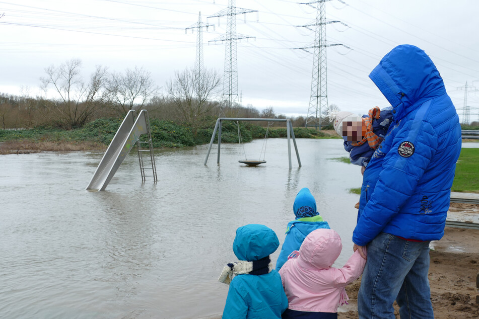 Hier können die Kleinsten aktuell nicht spielen: Auch Spielplätze sind von dem Hochwasser betroffen.