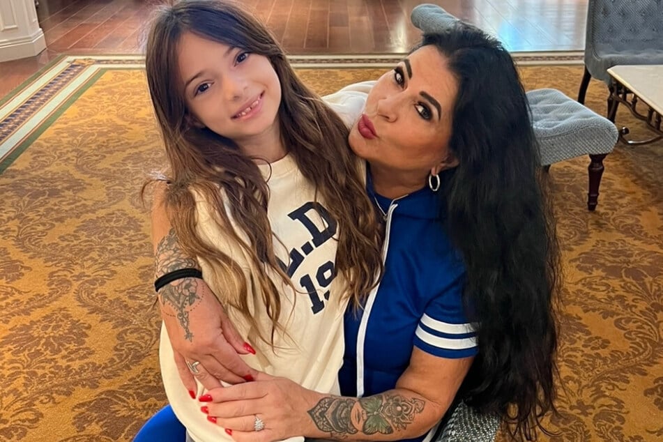 Neben Enkeltochter Sophia (9) hat Iris Klein mittlerweile sieben weitere Enkelkinder.