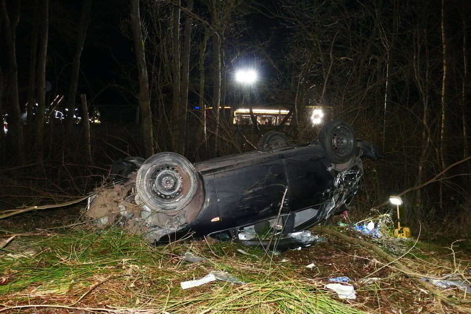 Bei einem heftigen Unfall auf der B56 wurde ein junger Mann schwer verletzt.