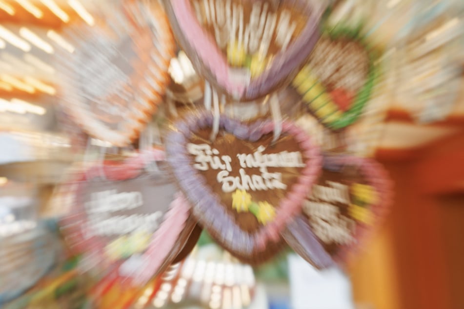 Glasflaschen-Angriff auf Kirmes: Mehrere Personen verletzt