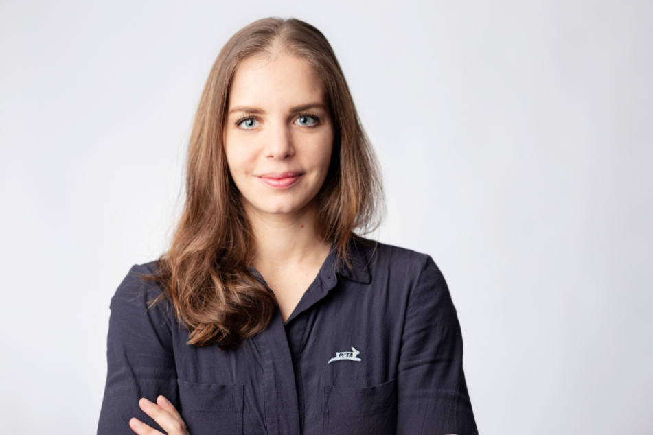 Lisa Kainz, PETAs Fachreferentin für Tiere in der Ernährungsindustrie.