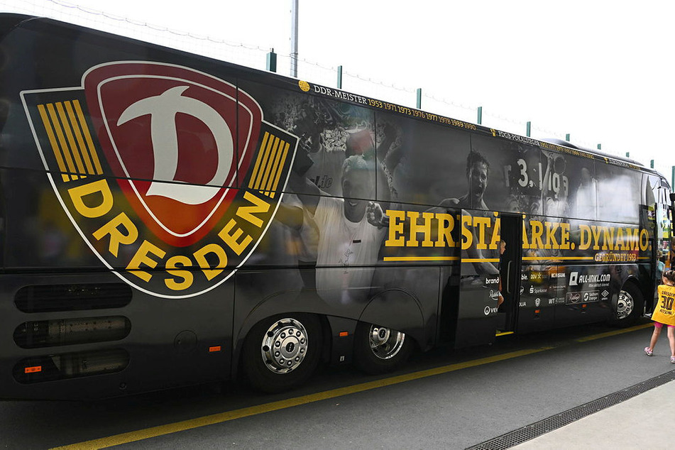 Der Dynamo-Bus ist an diesem Wochenende auf langer Tour nach Essen unterwegs.