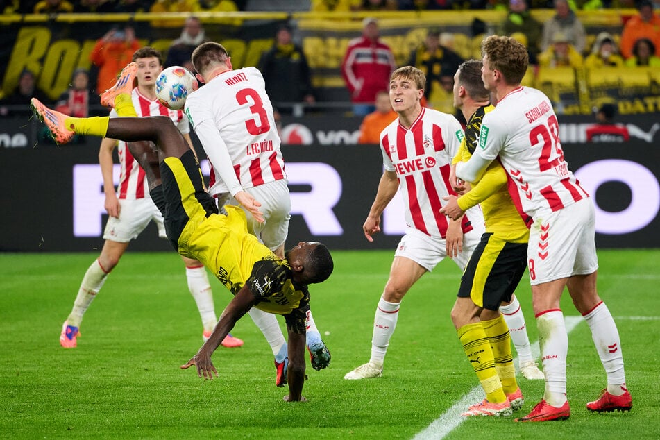 Dominique Heintz (32, l.) wird dem 1. FC Köln mehrere Wochen nicht zur Verfügung stehen.