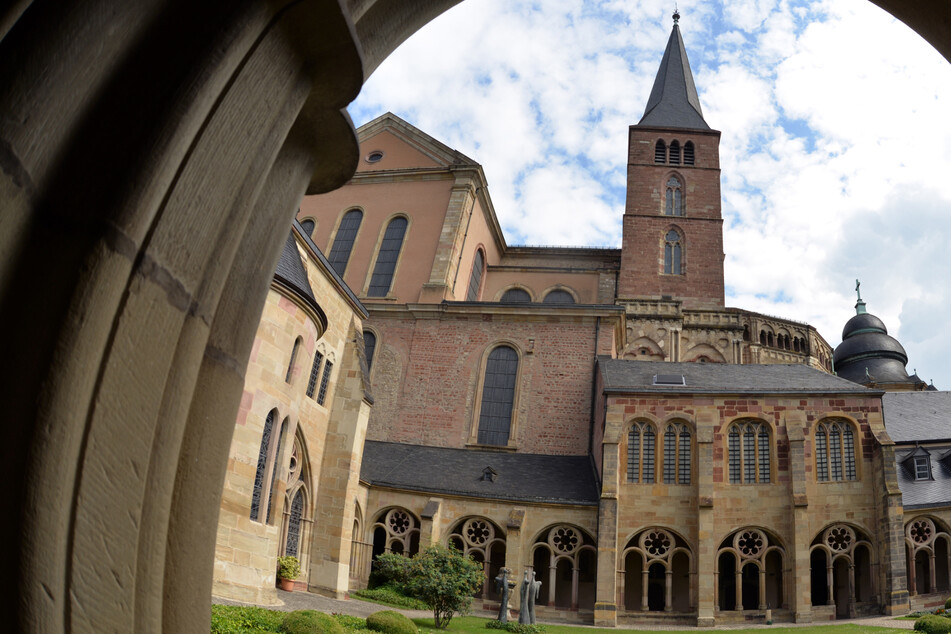 Missbrauchsskandal in Trier: Priester soll Opfer jahrzehntelang fotografiert haben