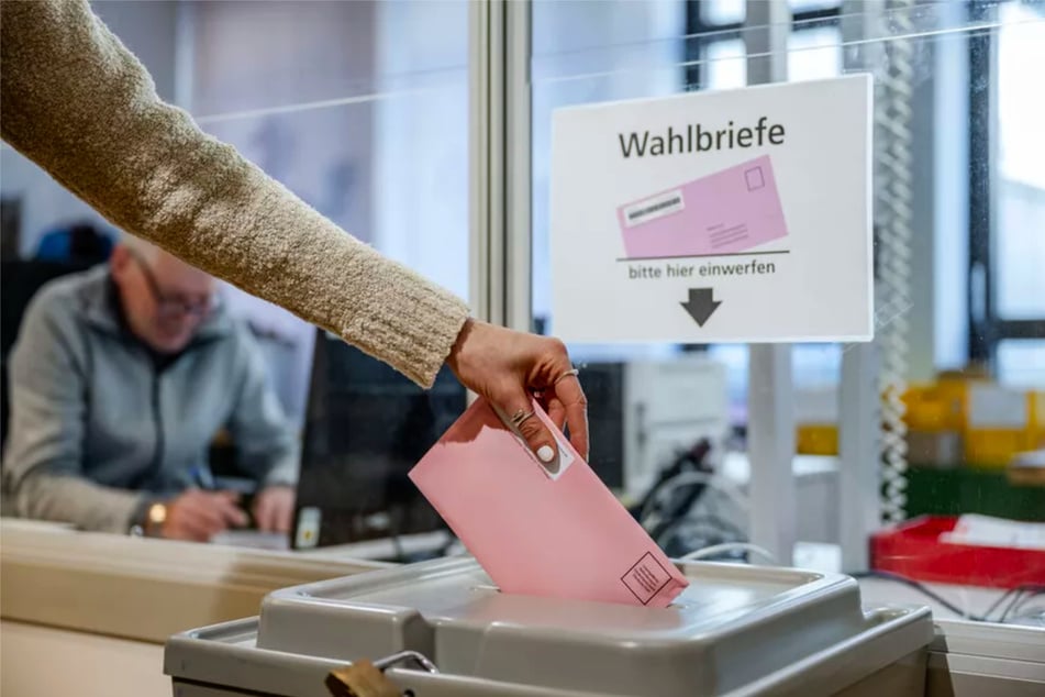 Die Stimme kann auch direkt in einer Wahlkabine im Rathaus abgegeben werden.