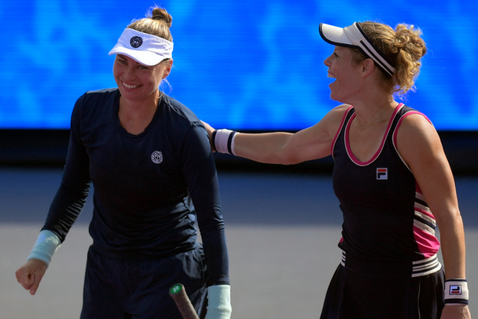 Laura Siegemund (35, r.) und ihre Partnerin Vera Swonarewa (39) gelang der Doppel-Coup bei den WTA Finals.
