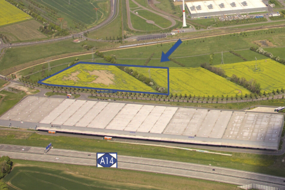 Auf diesem blau umrandeten Areal zwischen BMW-Werk und A14 soll der Autohof entstehen.