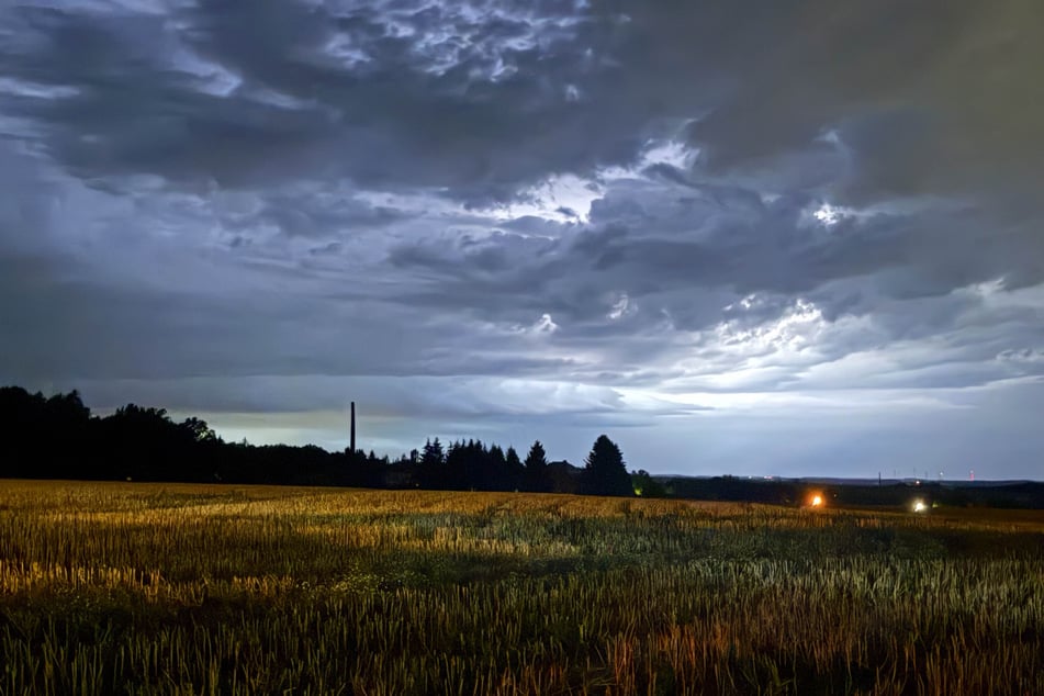 Am Mittwochnachmittag und am Mittwochabend zog eine Unwetterfront über Sachsen.