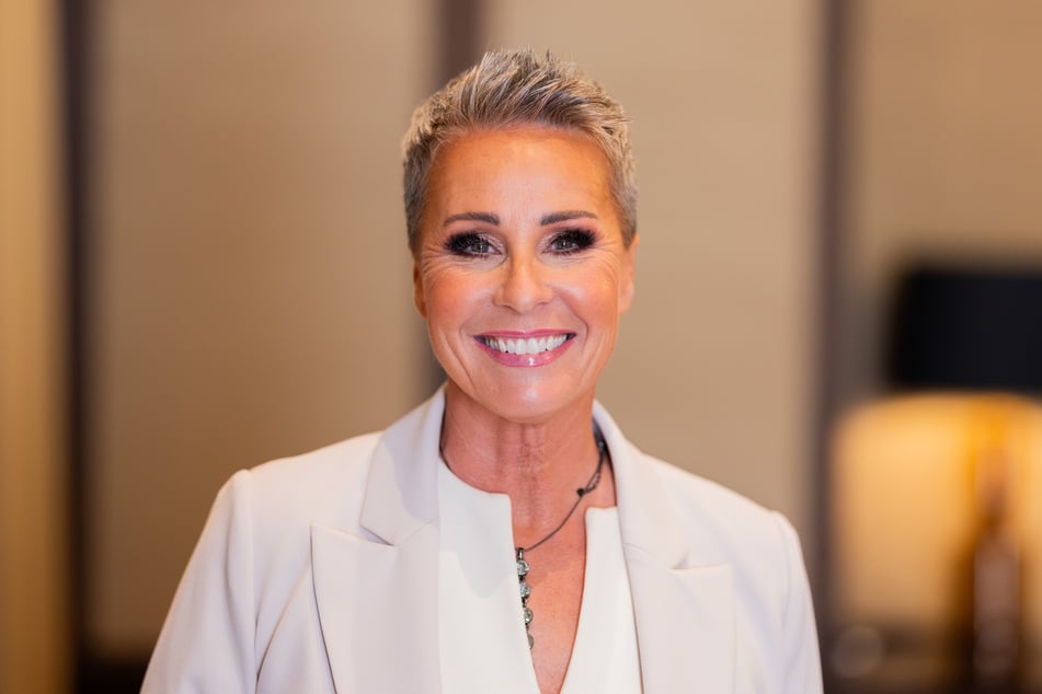 Sonja Zietlow (57) begeistert seit Jahren als Dschungelcamp-Moderatorin und zeigt jetzt auch mal privat, wie gut gelaunt sie ins neue Jahr startet. (Archivbild)