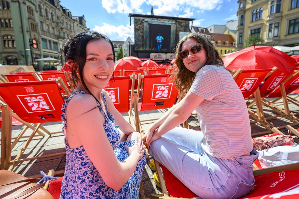 Katja Zeit (25) und Anastasiia Leontieva (22) freuen sich aufs Zwickauer TAG24-Sommerkino auch am Wochenende.