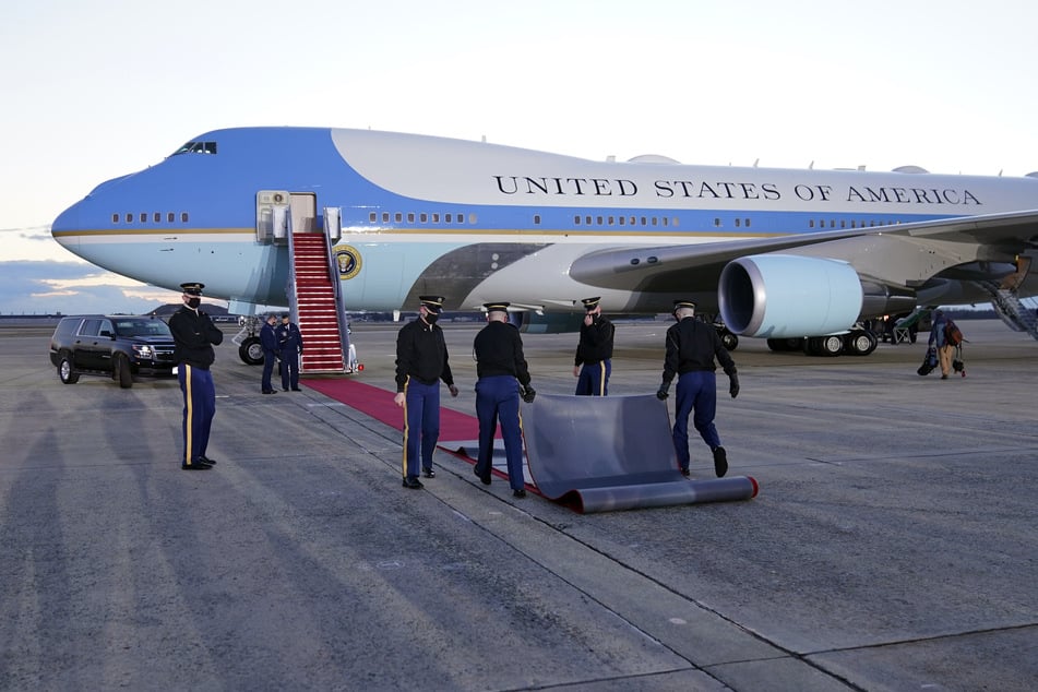 Am Mittwochmorgen wird die Air Force One für Noch-Präsident Trump (50) vorbereitet.