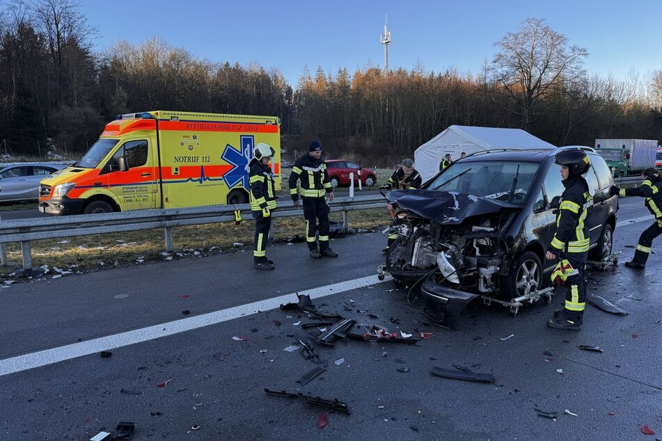 Zahlreiche Rettungskräfte waren am zweiten Weihnachtstag auf der A9 bei Schleiz im Einsatz gewesen.