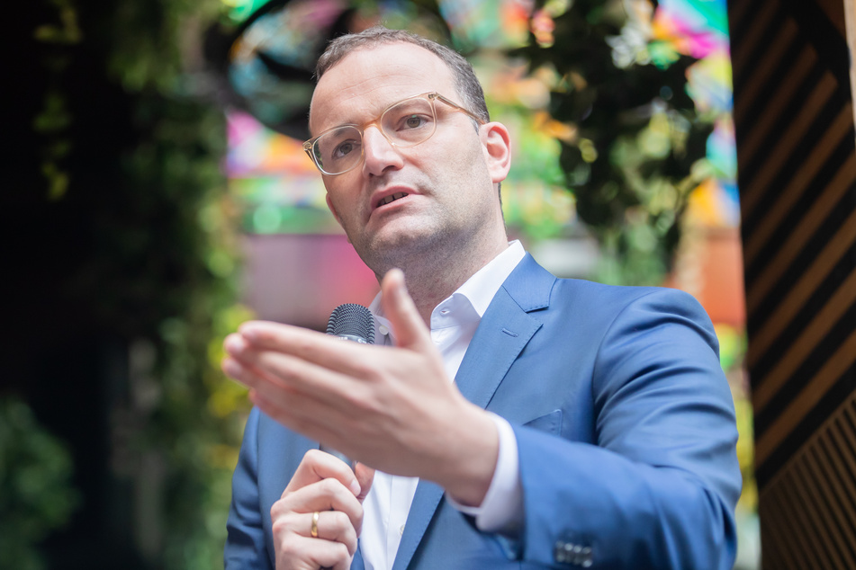 Gesundheitsminister Jens Spahn (41, CDU) besuchte den Berliner Nachtclub Ritter Butzke, um über die Corona-Situation der Clubs zu sprechen.