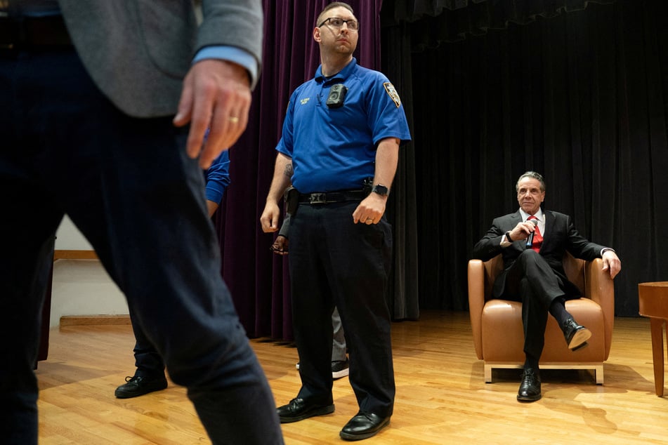Andrew Cuomo (r.) is under criminal investigation by the DOJ over his actions as New York governor during the Covid pandemic.