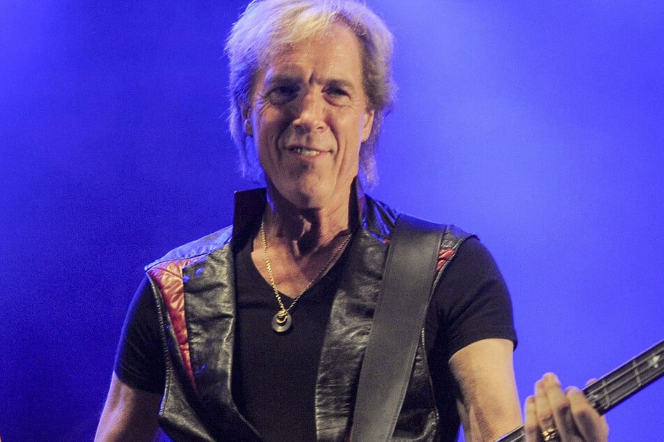 Francis Buchholz (†75) hat den Kampf gegen den Krebs verloren. Das Foto zeigt ihn bei einem Auftritt im Jahr 2015 während des Derrame Rock Festivals im spanischen Ourense.