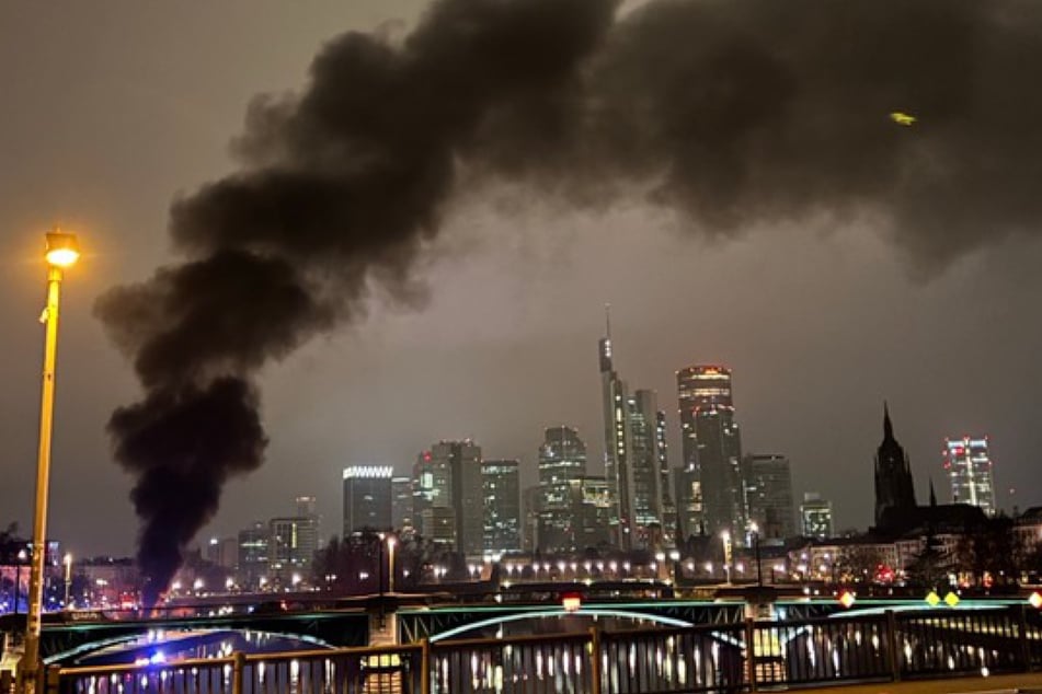Die Rauchsäule war weithin sichtbar.