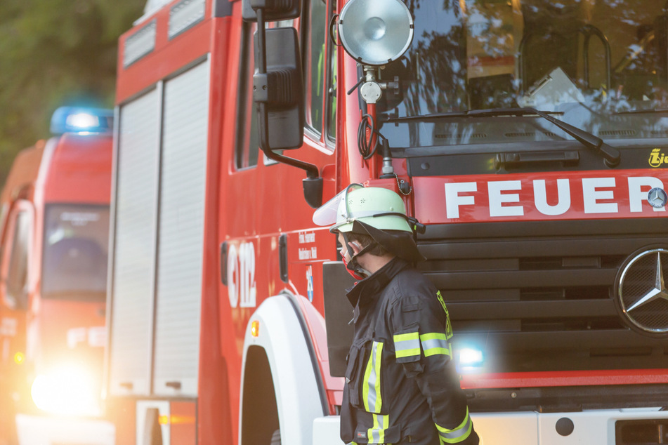 Dresden: Rettungskräfte wegen bewusstloser Person alarmiert: Bei Abreise erleben sie böse Überraschung