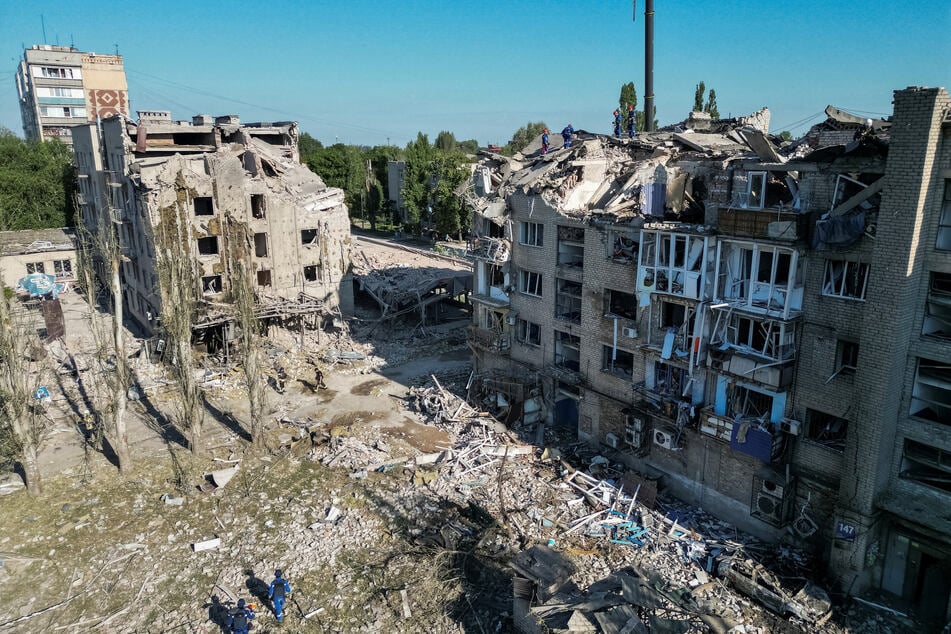 Residential buildings in the eastern Ukrainian city of Pokrovsk were reduced to rubble by a Russian missile attack.