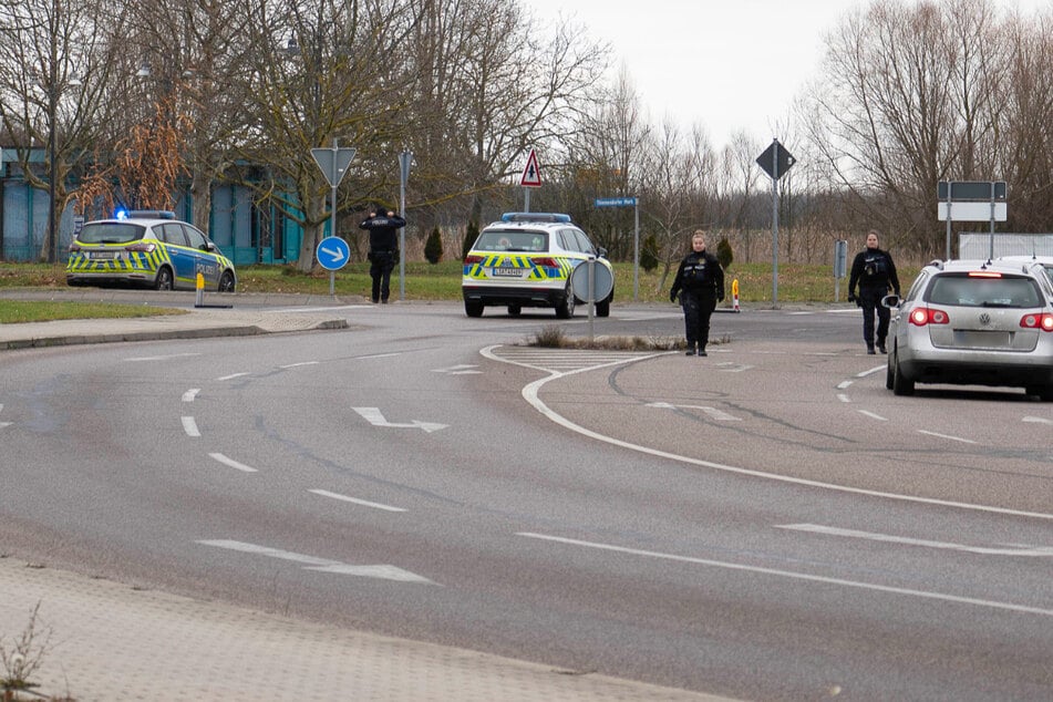 Das "Halle Leipzig The Style Outlets" wurde am Montag geräumt und der Parkplatz abgesperrt.