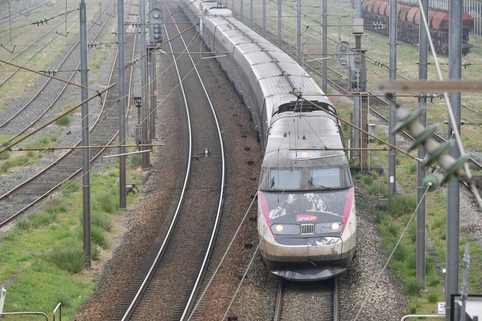 Ein TGV strandete zwischen Basel und Paris. Hunderte Fahrgäste saßen bei brütender Hitze fest. (Symbolfoto)