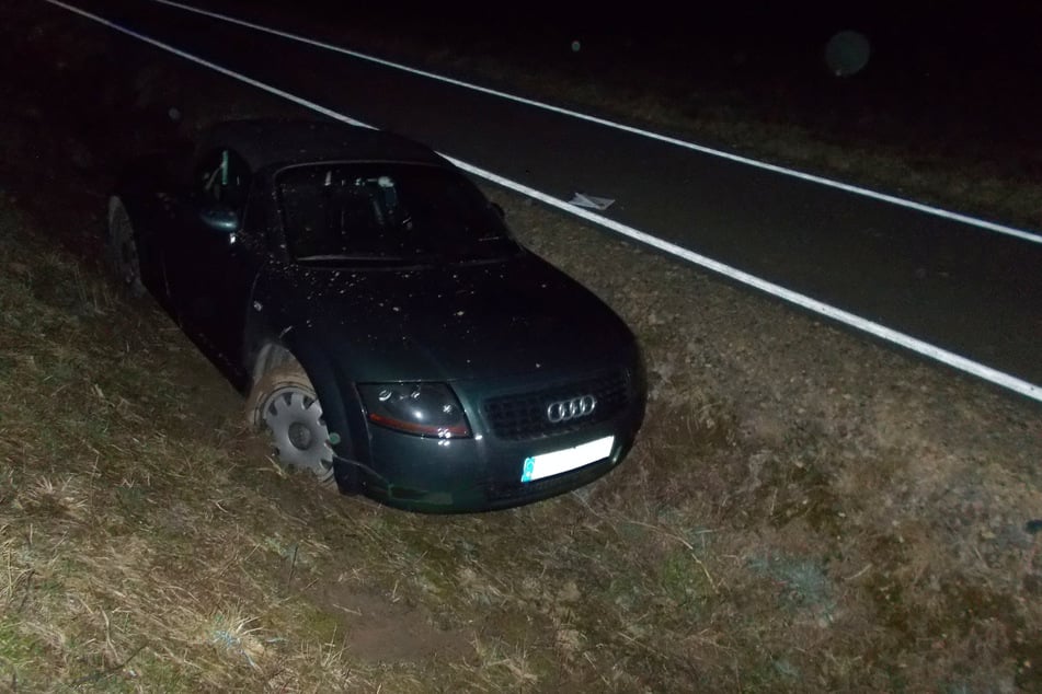 Bei Osterwieck ist am Abend ein Audi im Straßengraben gelandet.