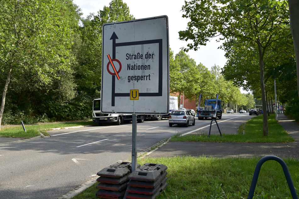 Kein Durchkommen auf der Straße der Nationen. Die Vollsperrung wurde bis Ende Juni verlängert. (Archivbild)