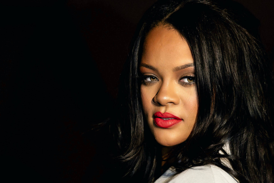 Rihanna poses topless in risqué throwback maternity shoot
