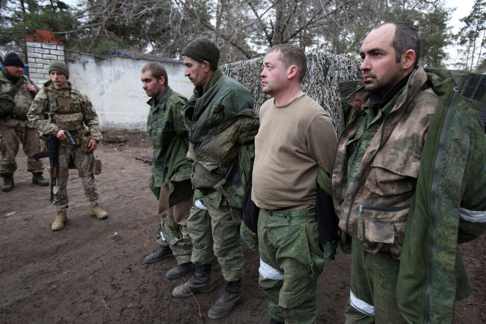 Russische Kriegsgefangene zu Beginn der Invasion. (Archivbild)