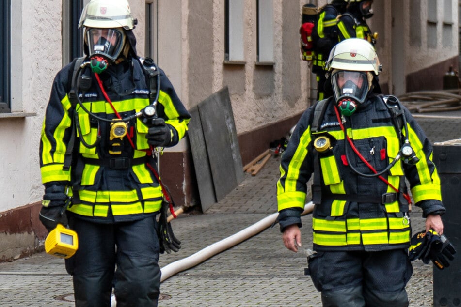 Die komplette Firma musste evakuiert werden, drei der Mitarbeiter mussten in eine Klinik gebracht werden.