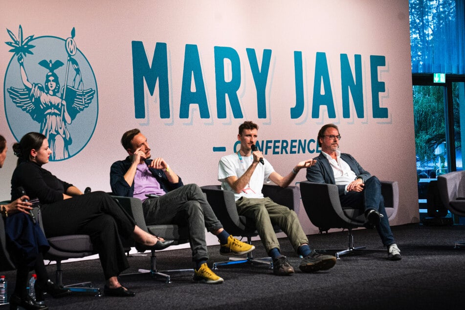 Auf der "Mary Jane" in Berlin sprechen Experten über Cannabis.