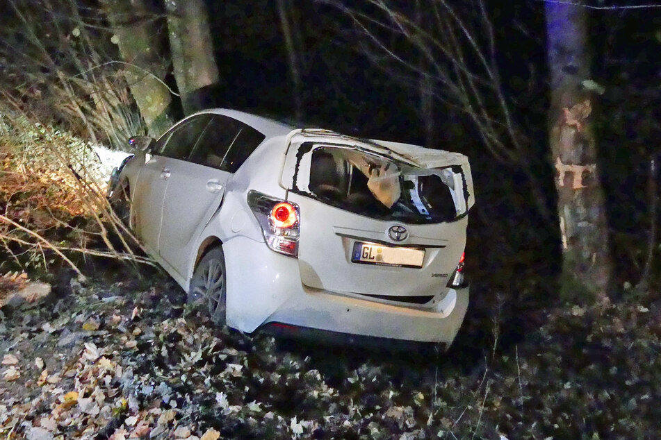 Die Flucht eines mutmaßlichen Diebes vor der Polizei ist mit einem Unfall geendet.