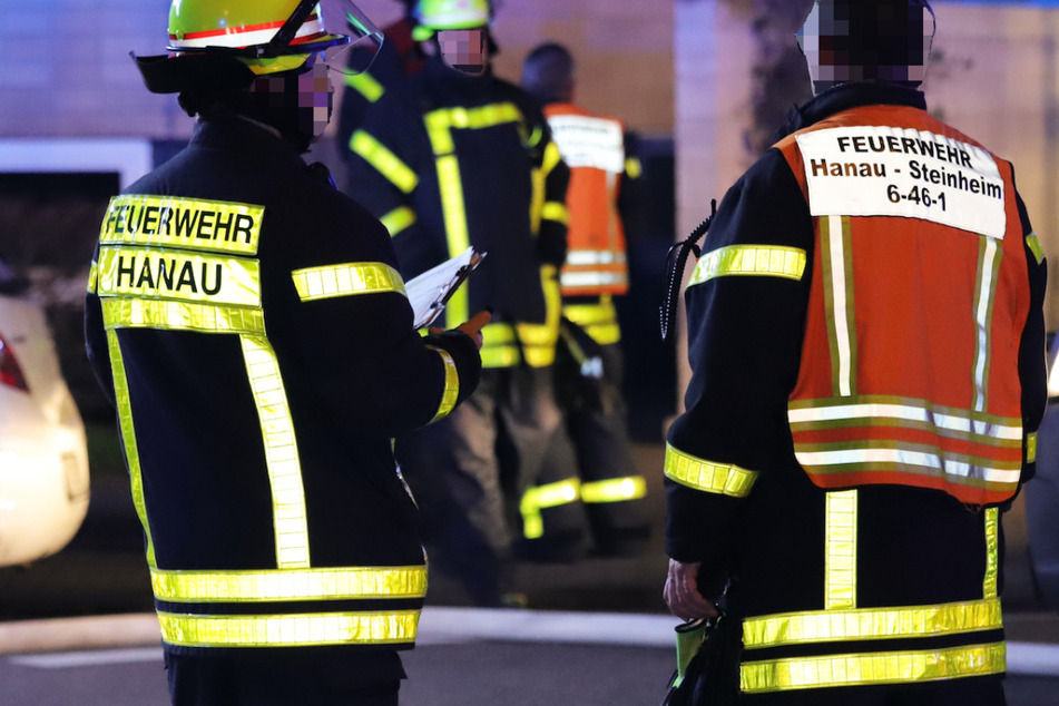 Zimmerbrand in Klinik: Zwei Menschen werden bei Evakuierung verletzt