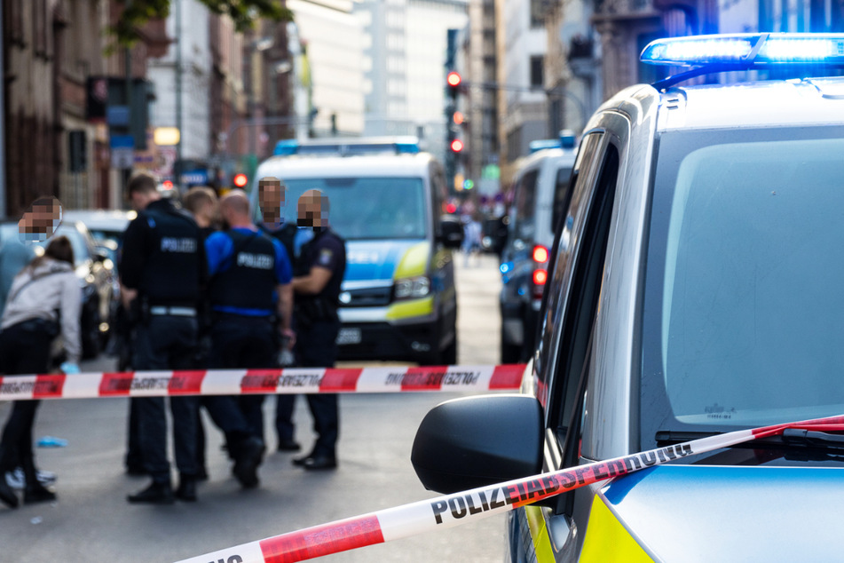 Ende Mai kam es im Frankfurter Bahnhofsviertel zu einer blutigen Messerstecherei - nun fordern die Beamten eine Waffenverbots-Zone in dem Areal.