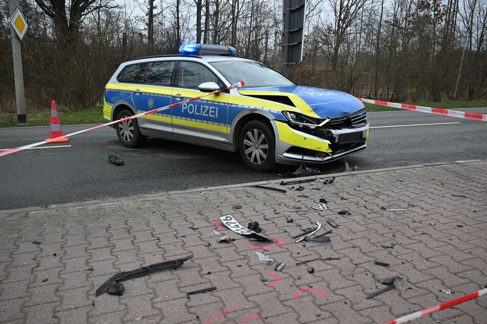 Der Fahrer rammte während der Flucht einen Streifenwagen, der als Unterstützung hinzugerufen wurde.