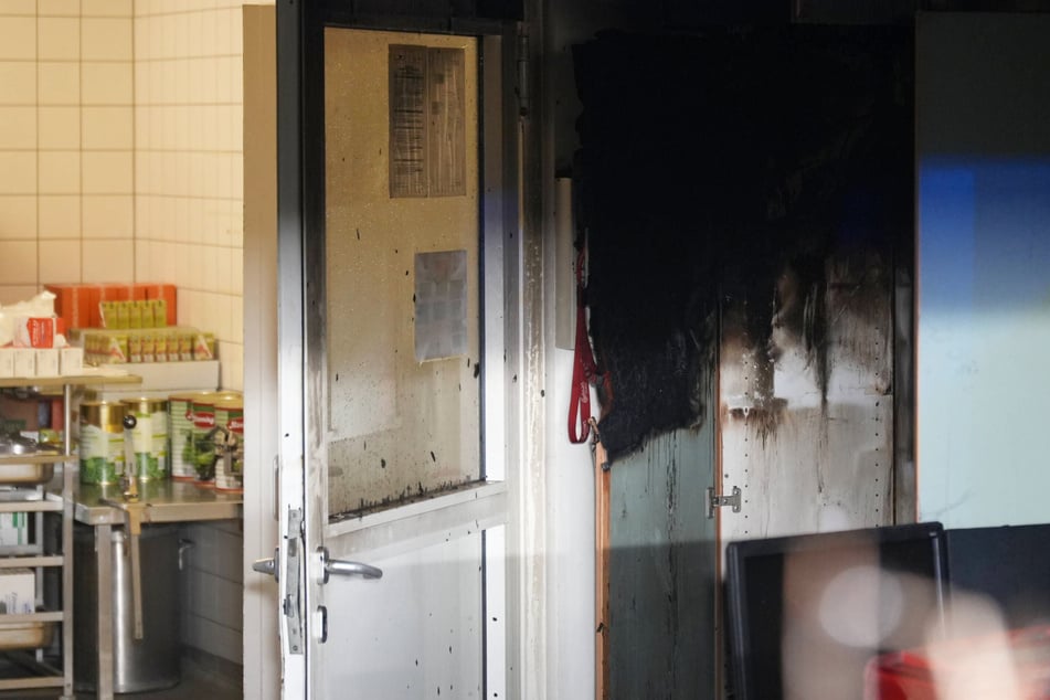 Bilder zeigen, welche Schäden das Feuer hinterlassen hat.